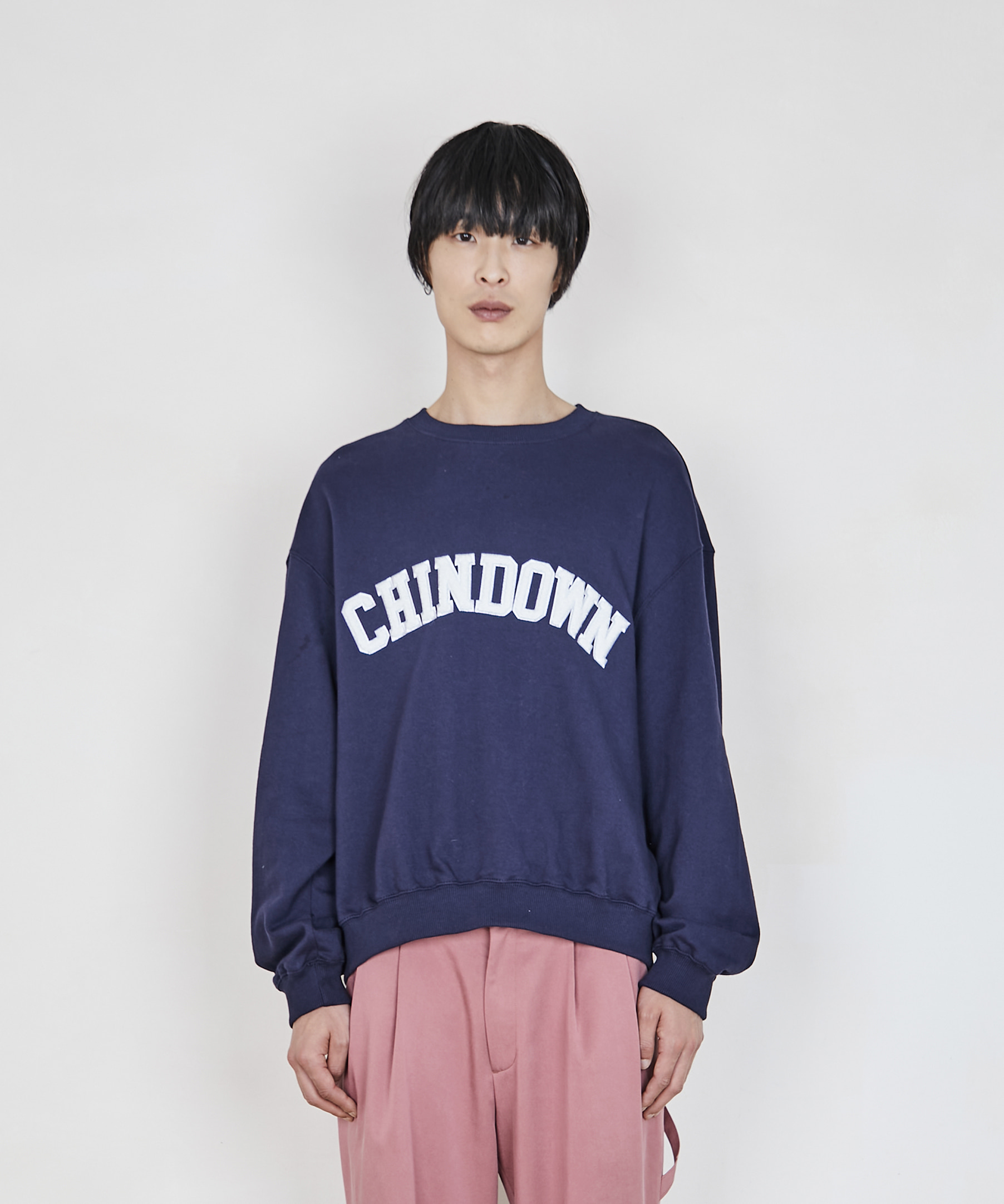 FLUFFY CHIN DOWN LOGO EMBROIDERED (NAVY)